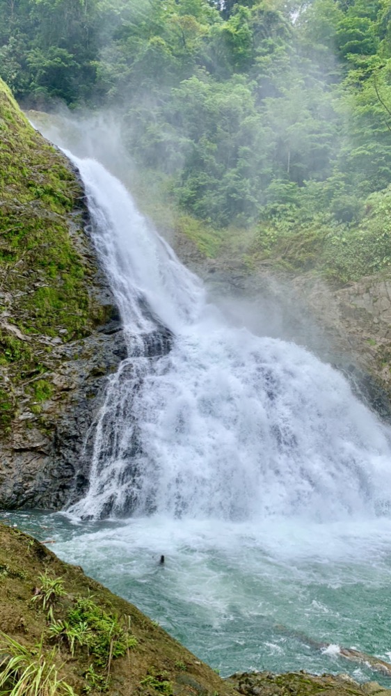 Cascada en la selva del Darién — senderismo ecológico en Cupica