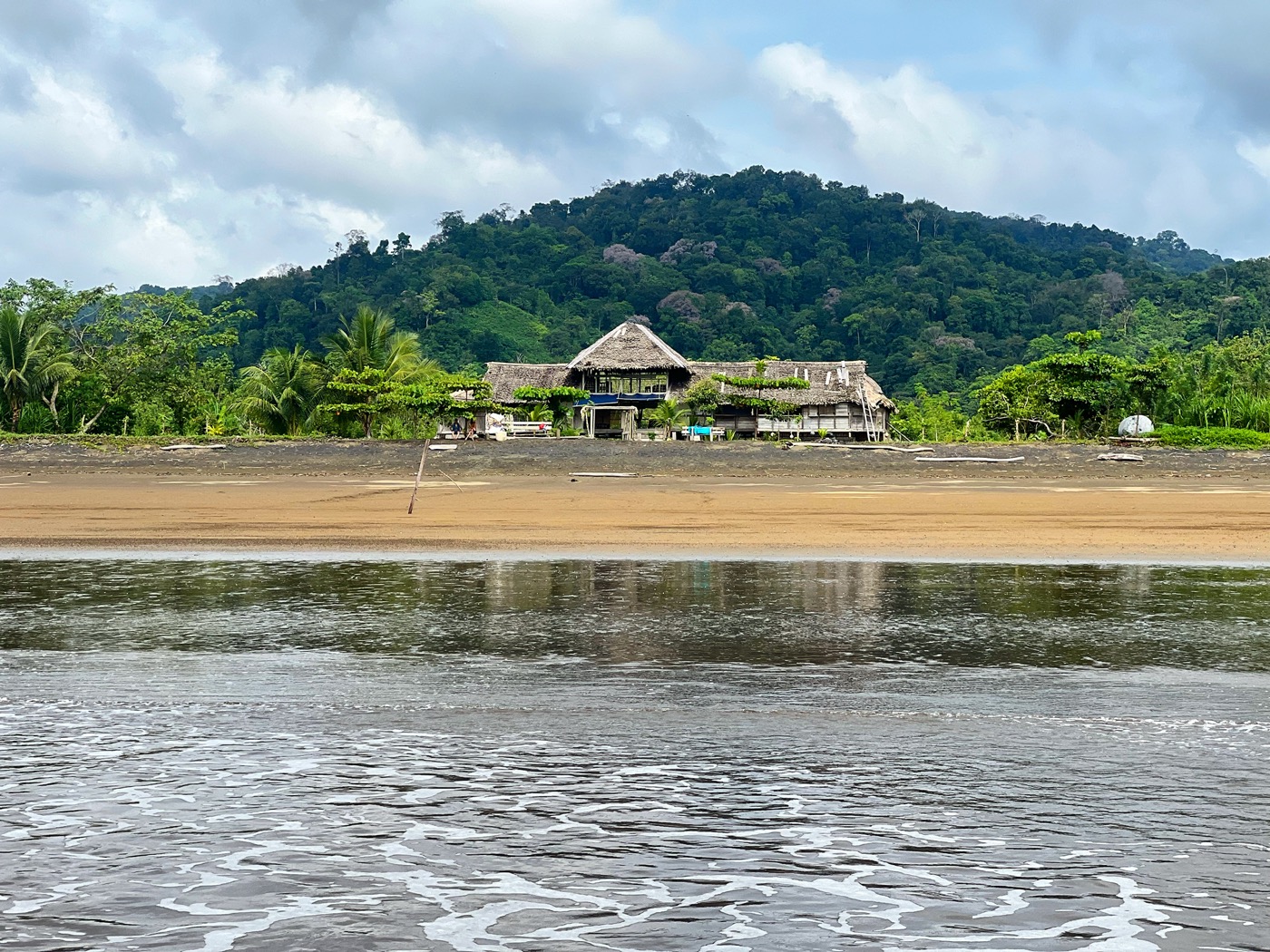 Orígenes Eco Refugio visto desde el mar — Cupica, Bahía Solano, Chocó